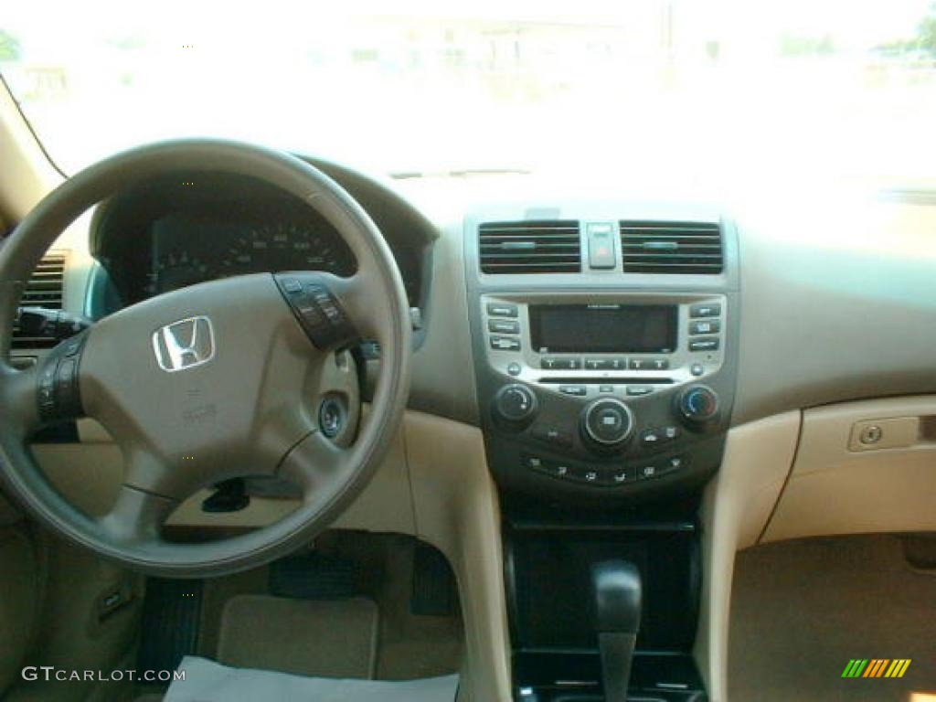2006 Accord SE Sedan - Nighthawk Black Pearl / Ivory photo #8