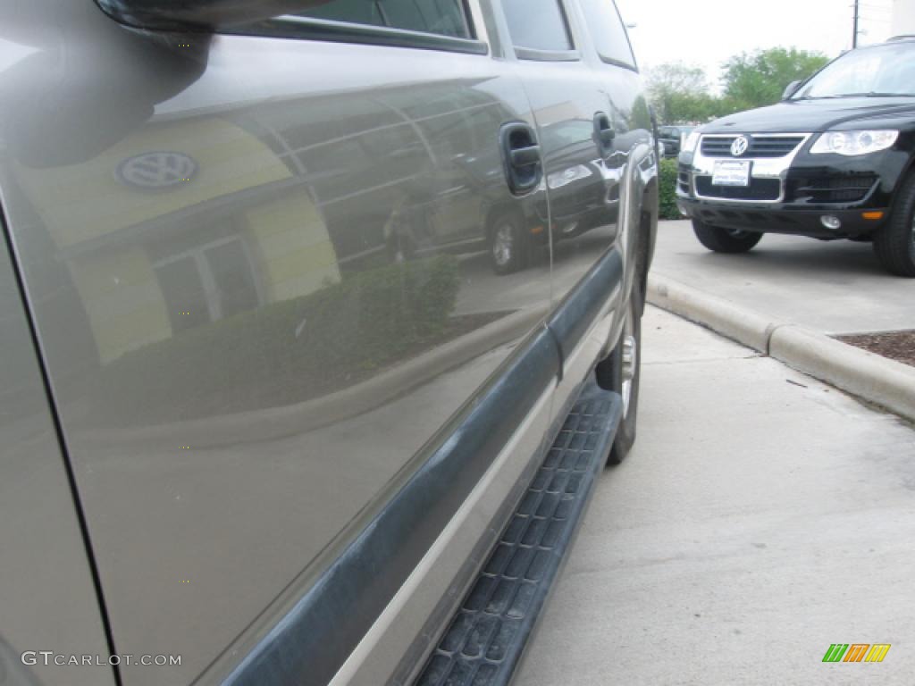 2003 Suburban 2500 LS - Light Pewter Metallic / Tan/Neutral photo #5