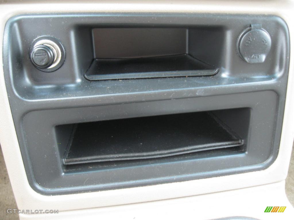 2003 Suburban 2500 LS - Light Pewter Metallic / Tan/Neutral photo #20