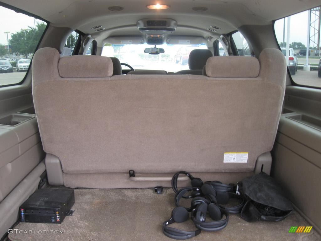 2003 Suburban 2500 LS - Light Pewter Metallic / Tan/Neutral photo #28
