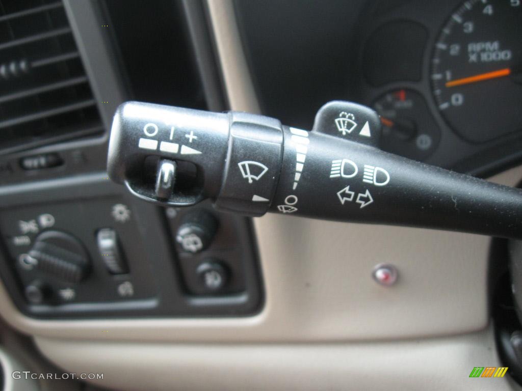 2003 Suburban 2500 LS - Light Pewter Metallic / Tan/Neutral photo #39