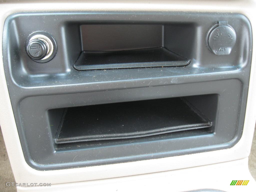 2003 Suburban 2500 LS - Light Pewter Metallic / Tan/Neutral photo #40