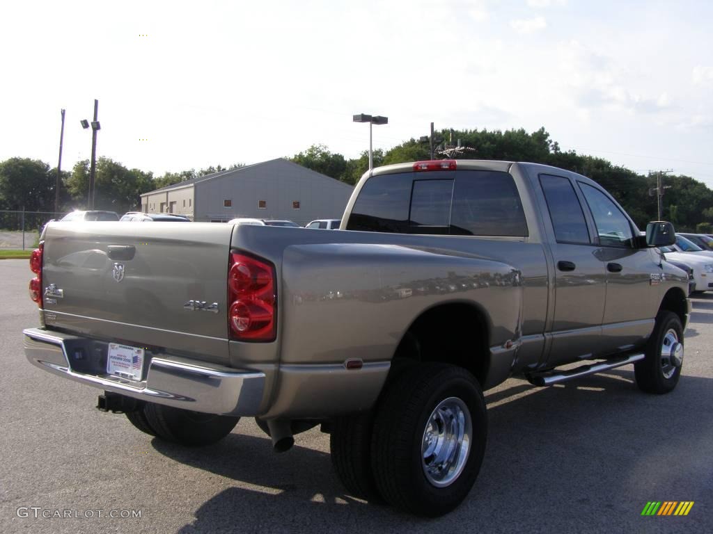 2008 Ram 3500 Big Horn Edition Quad Cab 4x4 Dually - Light Khaki Metallic / Khaki photo #3