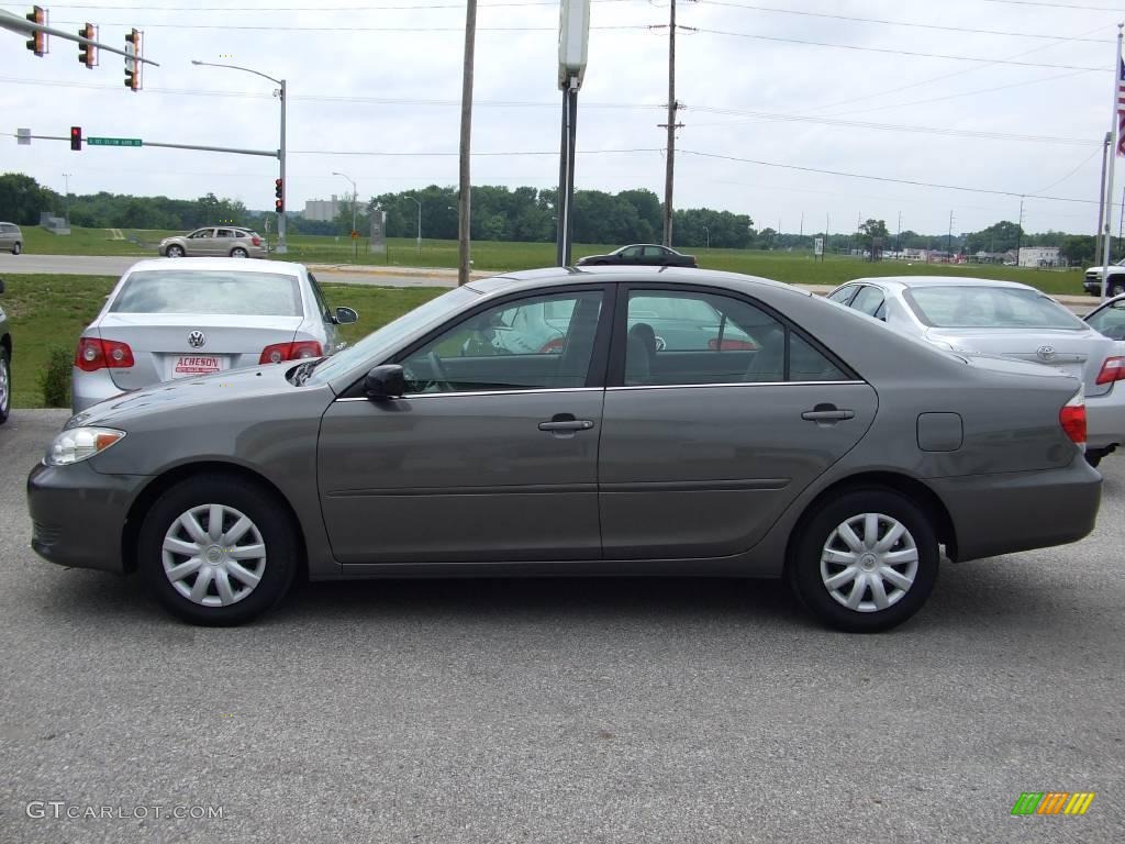 2005 Camry LE - Phantom Gray Pearl / Gray photo #2