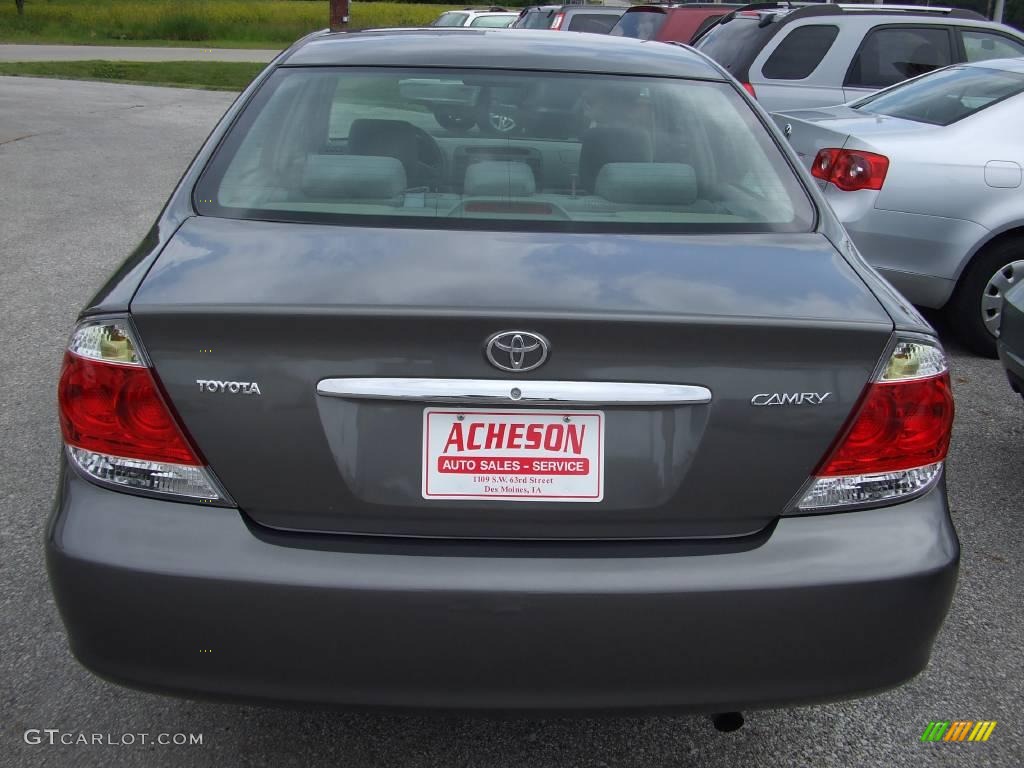2005 Camry LE - Phantom Gray Pearl / Gray photo #4