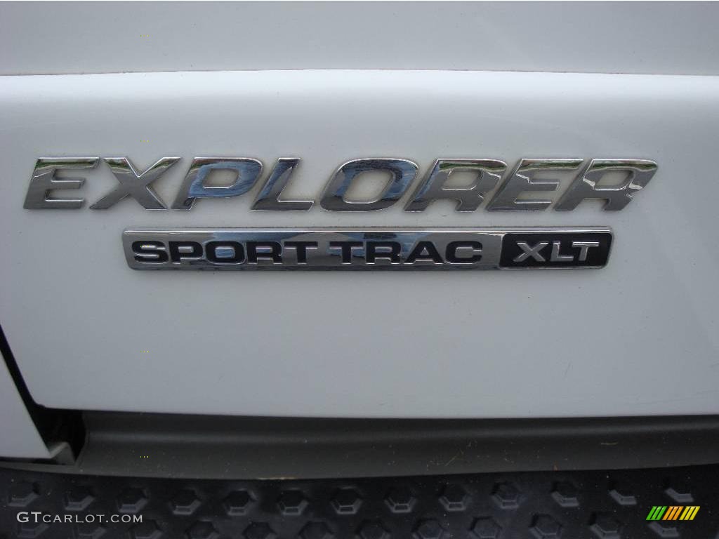 2003 Explorer Sport Trac XLT 4x4 - Oxford White / Medium Flint photo #17