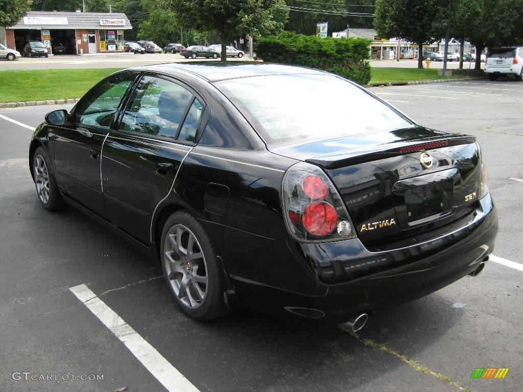 2005 Altima 3.5 SE-R - Super Black / Charcoal photo #12