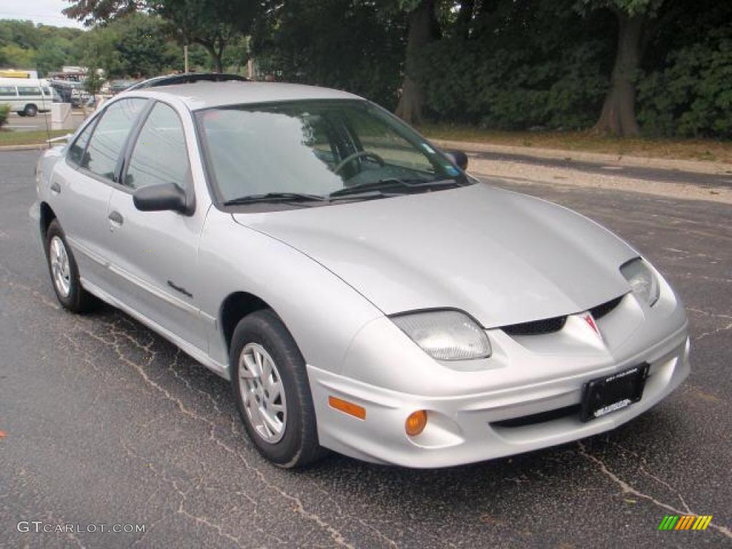 2001 Sunfire SE Sedan - Ultra Silver Metallic / Graphite photo #3