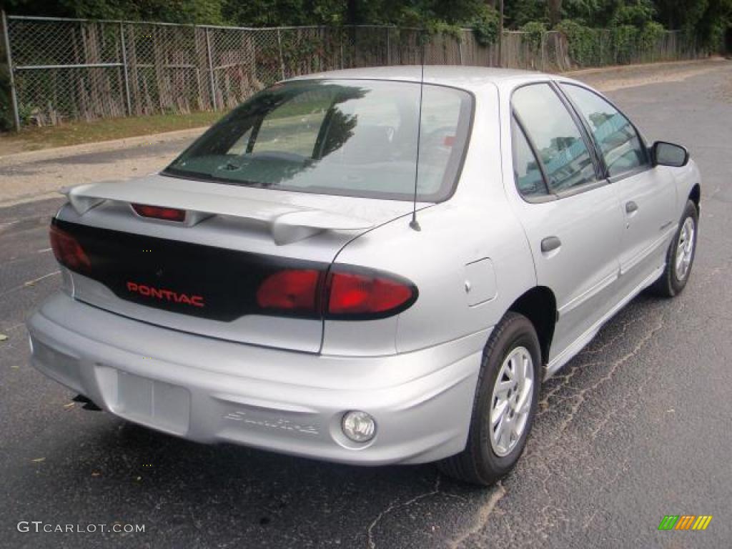 2001 Sunfire SE Sedan - Ultra Silver Metallic / Graphite photo #4