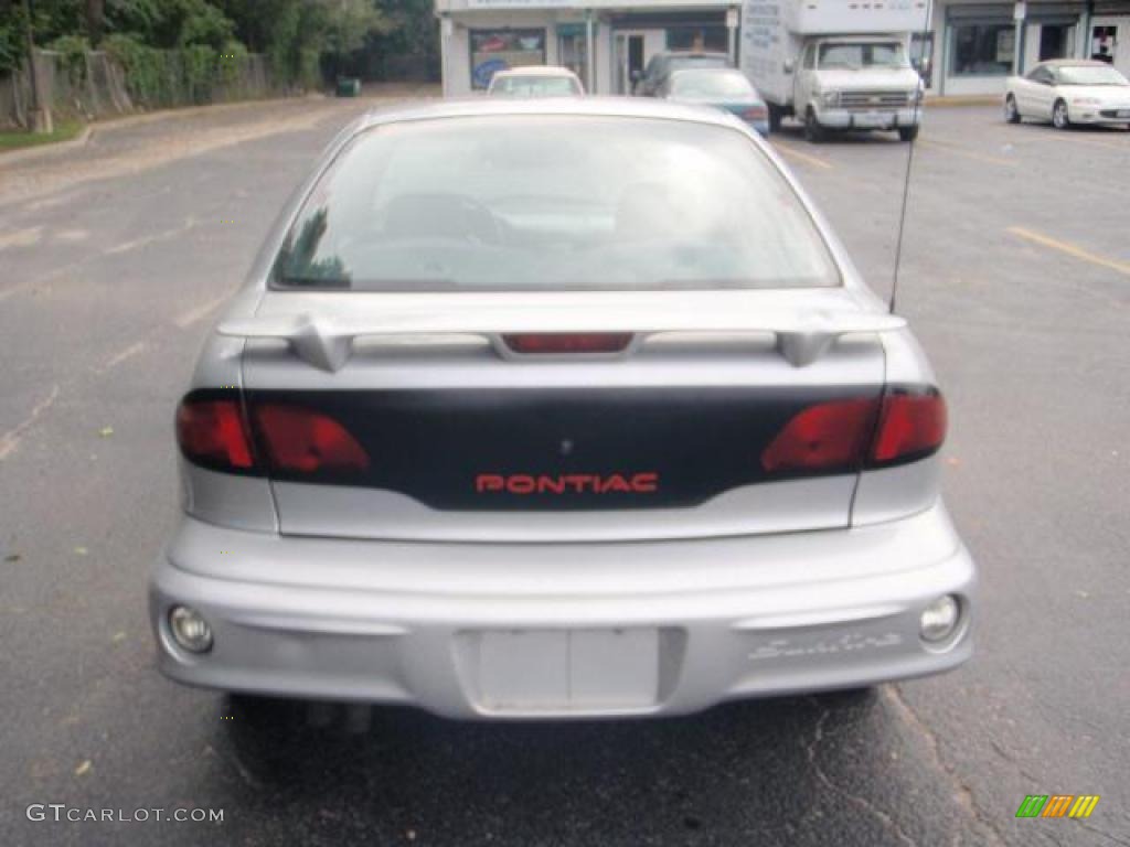 2001 Sunfire SE Sedan - Ultra Silver Metallic / Graphite photo #5