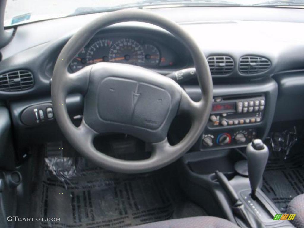 2001 Sunfire SE Sedan - Ultra Silver Metallic / Graphite photo #6