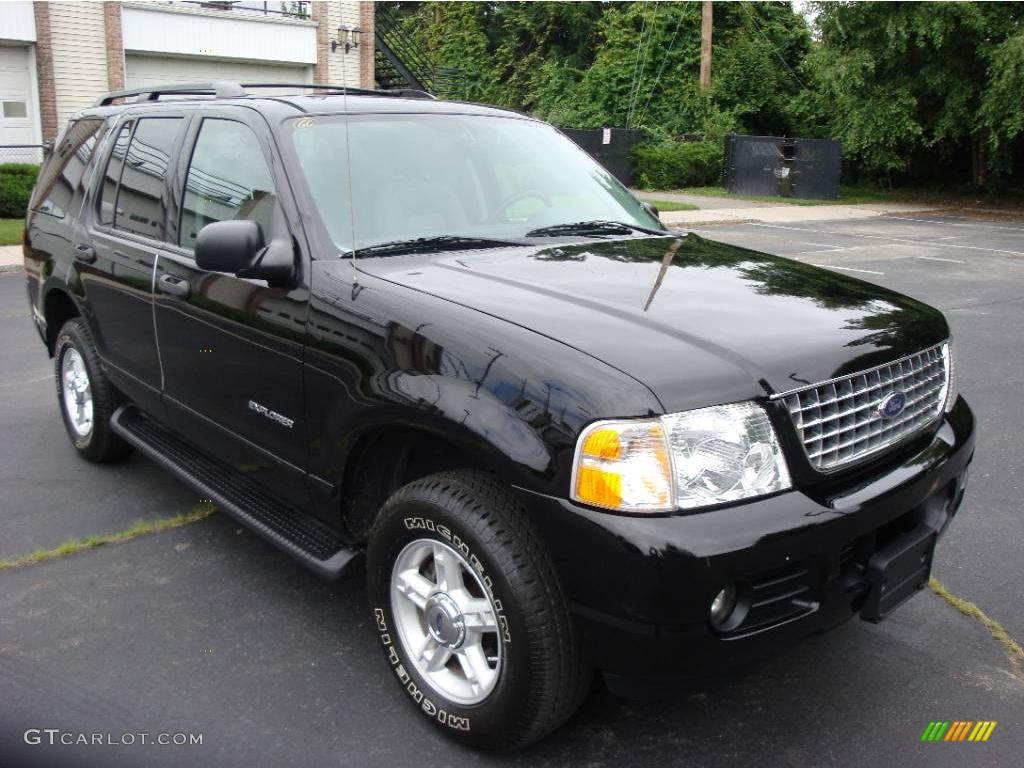 2004 Explorer XLT 4x4 - Black / Graphite photo #2