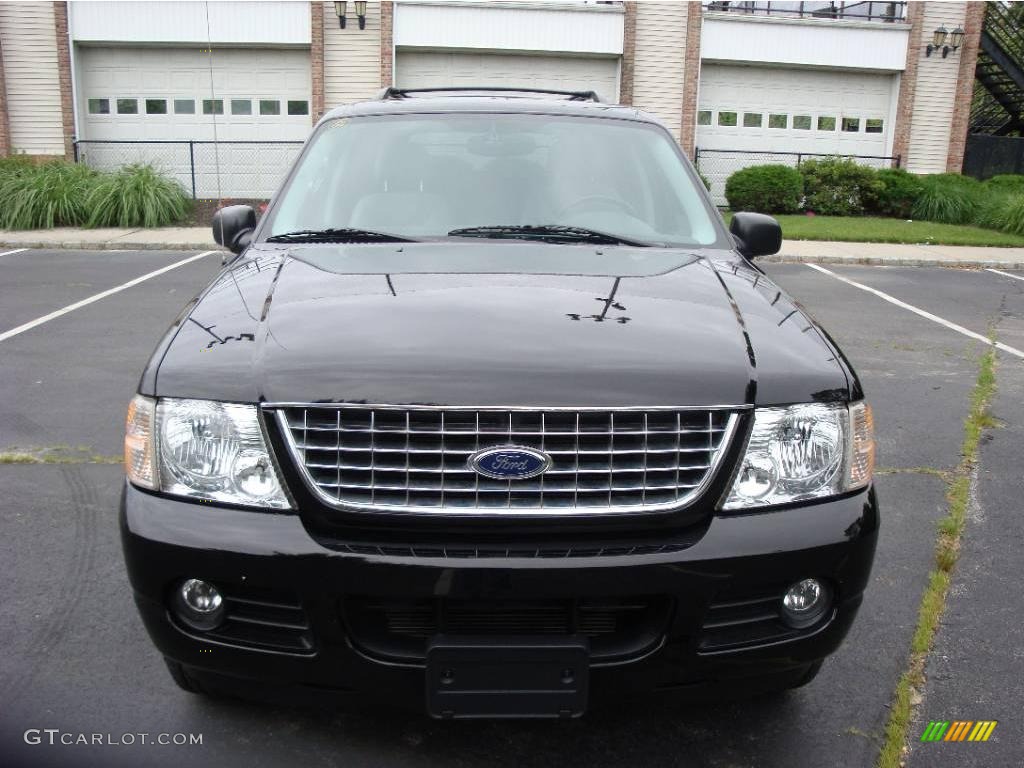 2004 Explorer XLT 4x4 - Black / Graphite photo #3