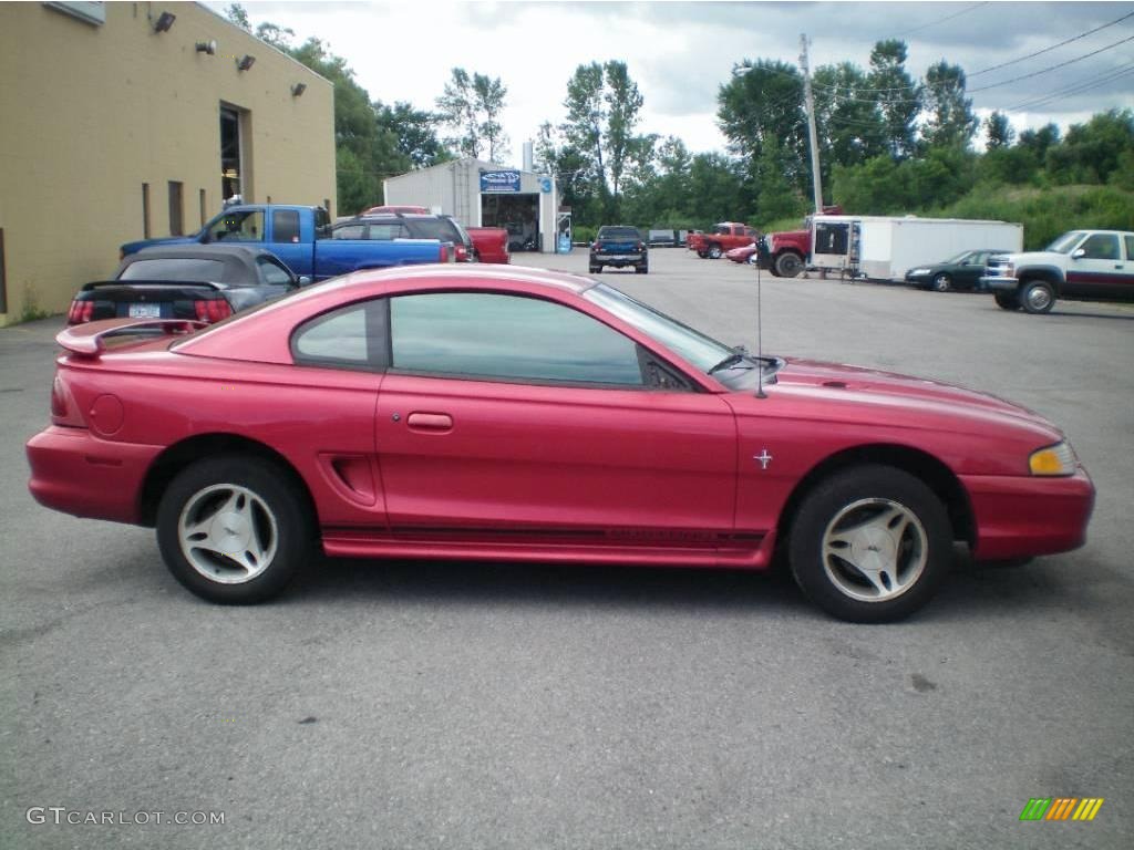 1997 Mustang V6 Coupe - Laser Red Metallic / Medium Graphite photo #6