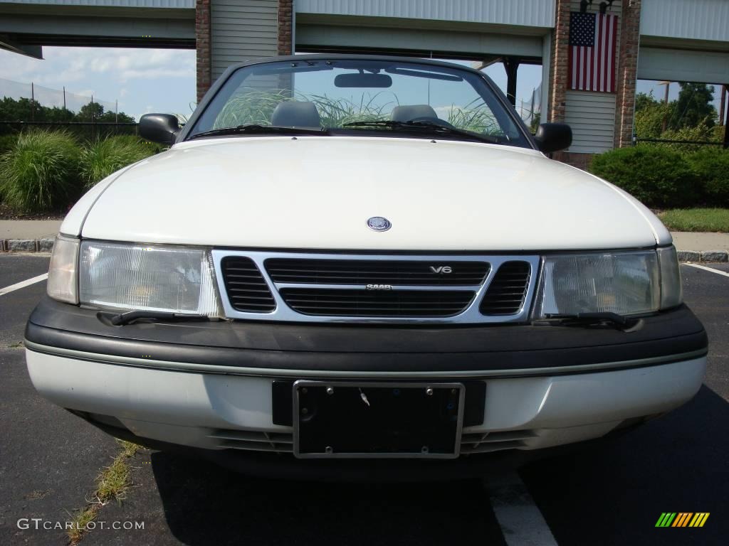 1995 900 SE V6 Convertible - Cirrus White / Dark Gray photo #2