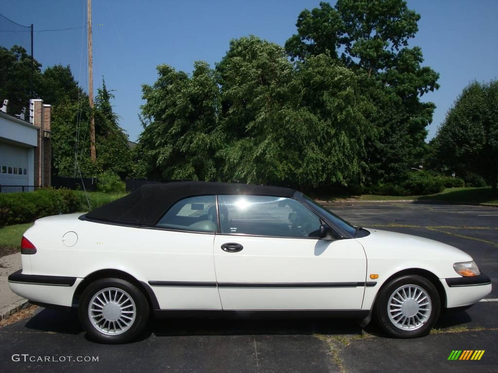 1995 900 SE V6 Convertible - Cirrus White / Dark Gray photo #4