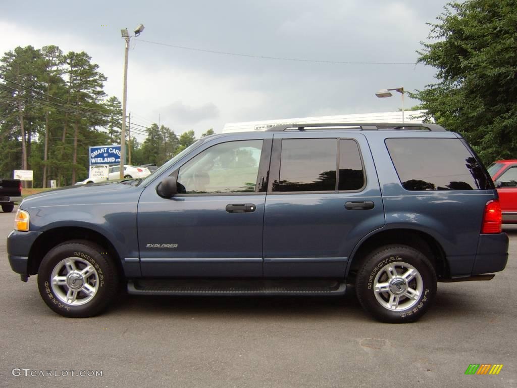 2004 Explorer XLT - Medium Wedgewood Blue Metallic / Gray photo #2