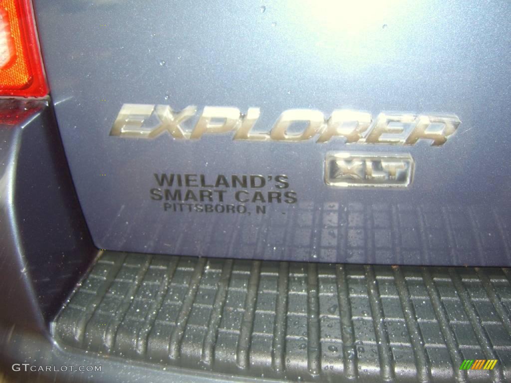 2004 Explorer XLT - Medium Wedgewood Blue Metallic / Gray photo #9