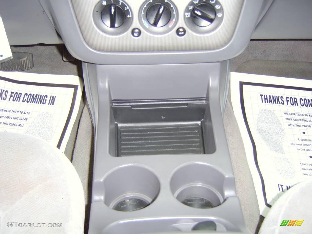 2004 Explorer XLT - Medium Wedgewood Blue Metallic / Gray photo #18