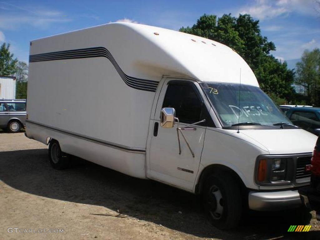 1997 Savana Cutaway 3500 Commercial Moving Truck - Summit White / Pewter photo #1