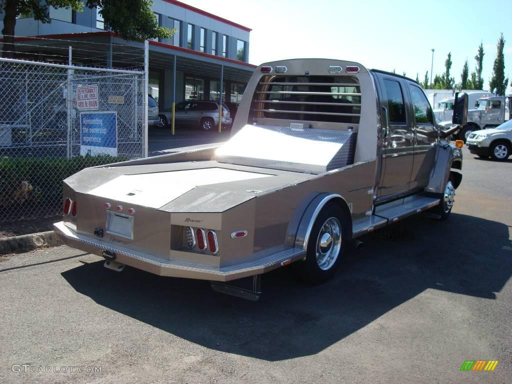 2006 C Series TopKick C4500 Crew Cab Chassis 5th Wheel - Sandstone Beige Metallic / Light Neutral photo #2