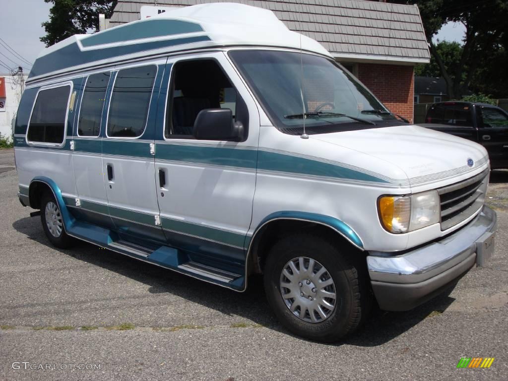 1992 E Series Van E150 Passenger Conversion Van - Glacier White / Blue photo #7