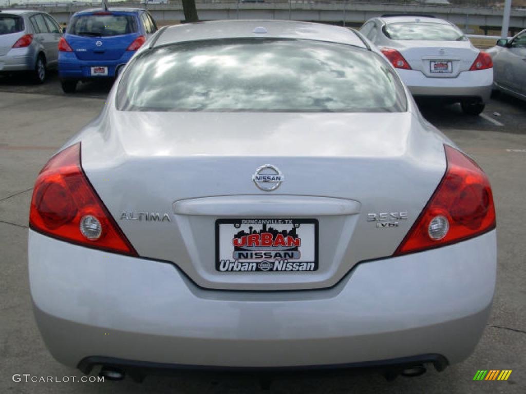 2008 Altima 3.5 SE Coupe - Radiant Silver Metallic / Charcoal photo #4