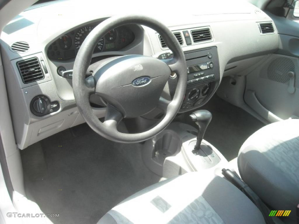 2005 Focus ZX4 S Sedan - CD Silver Metallic / Dark Flint/Light Flint photo #10