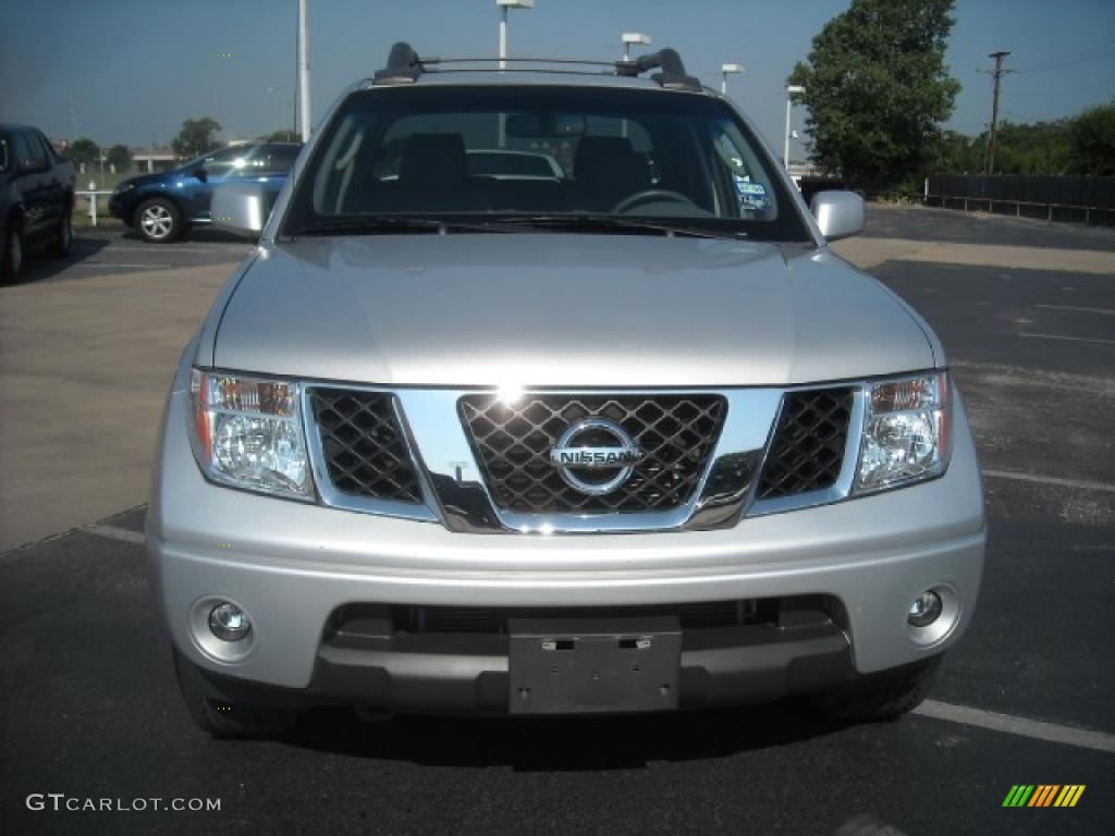 2007 Frontier LE Crew Cab - Radiant Silver / Steel photo #2