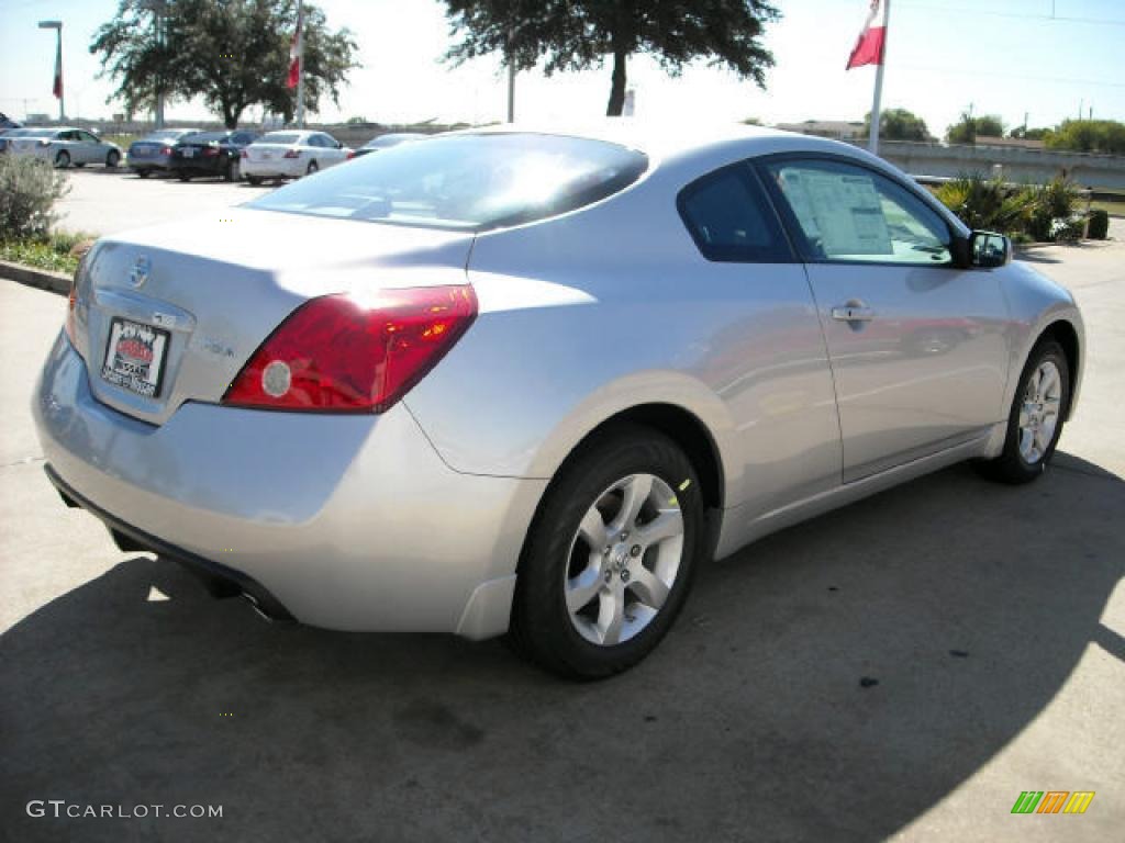 2009 Altima 2.5 S Coupe - Radiant Silver Metallic / Charcoal photo #3