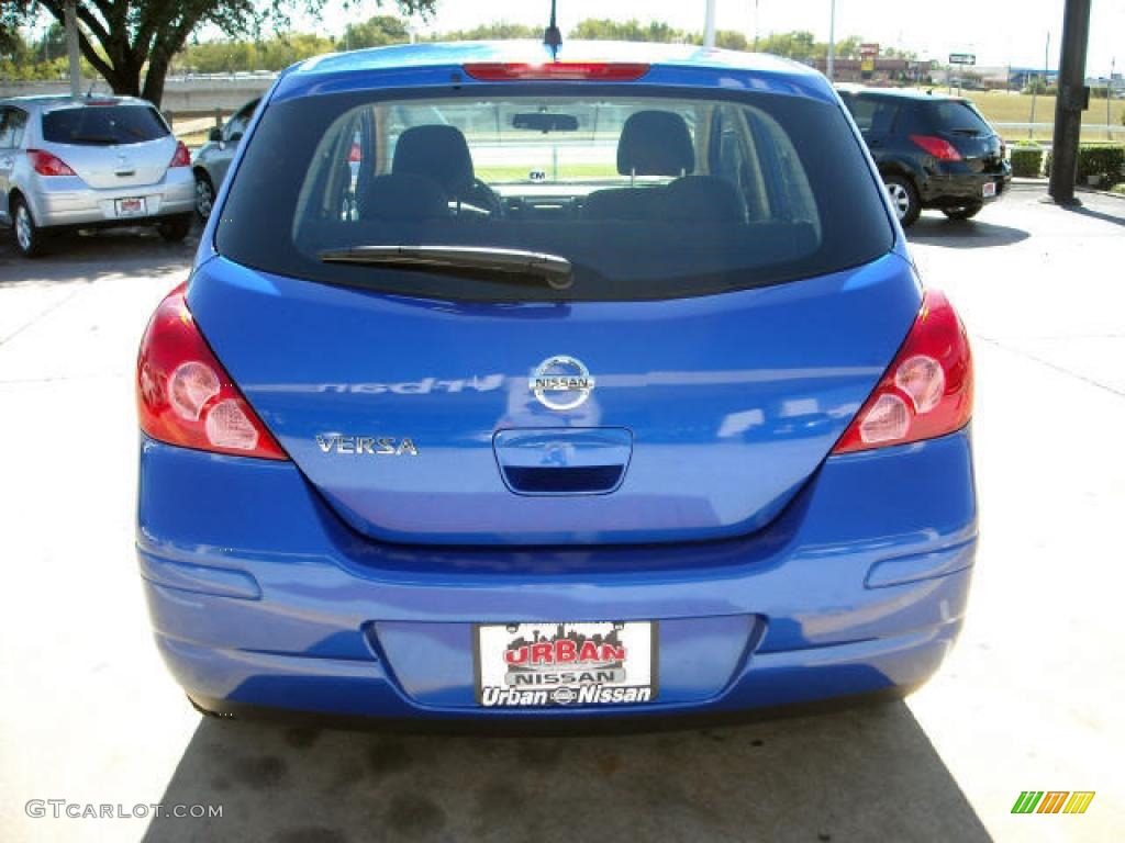 2009 Versa 1.8 S Hatchback - Blue Metallic / Charcoal photo #4