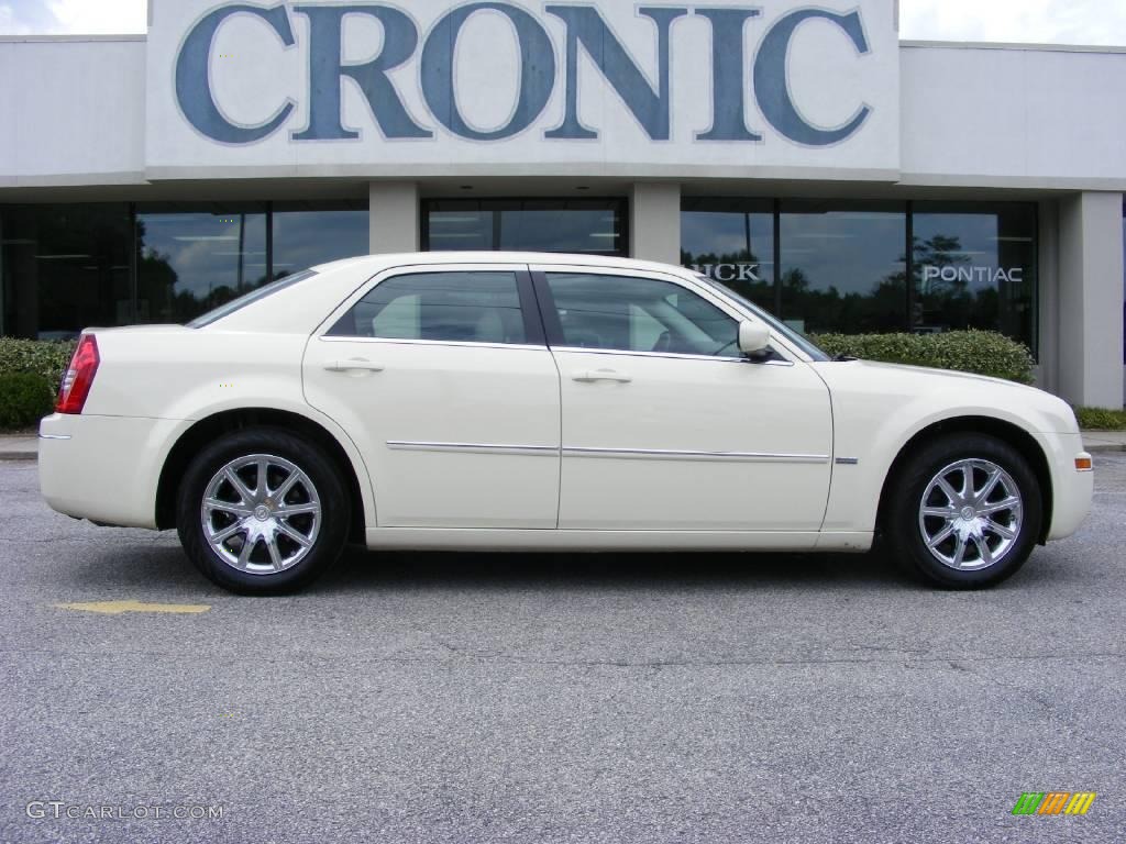 2009 300 Touring - Cool Vanilla White / Dark Khaki/Light Graystone photo #1