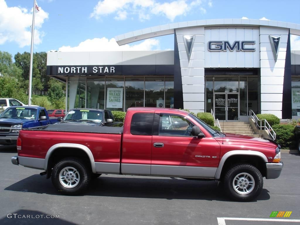 1999 Dakota SLT Extended Cab 4x4 - Metallic Red / Mist Gray photo #1