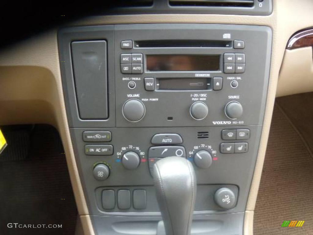 2002 V70 2.4T XC AWD Wagon - Cypress Green Metallic / Sand photo #18