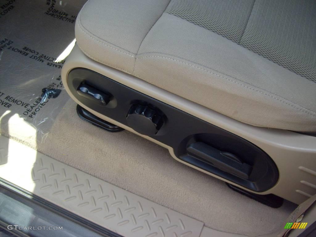 2004 F150 XLT SuperCrew - Arizona Beige Metallic / Tan photo #16