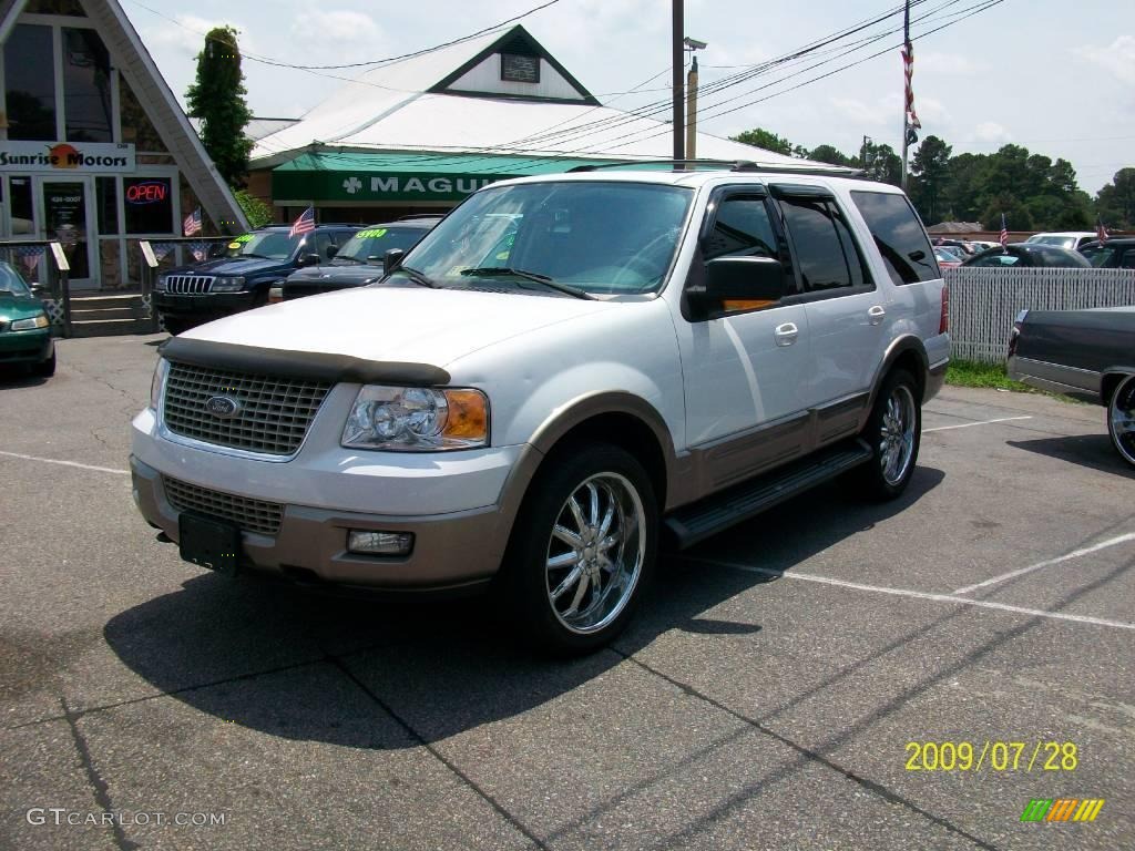 2003 Expedition Eddie Bauer 4x4 - Oxford White / Medium Parchment photo #2