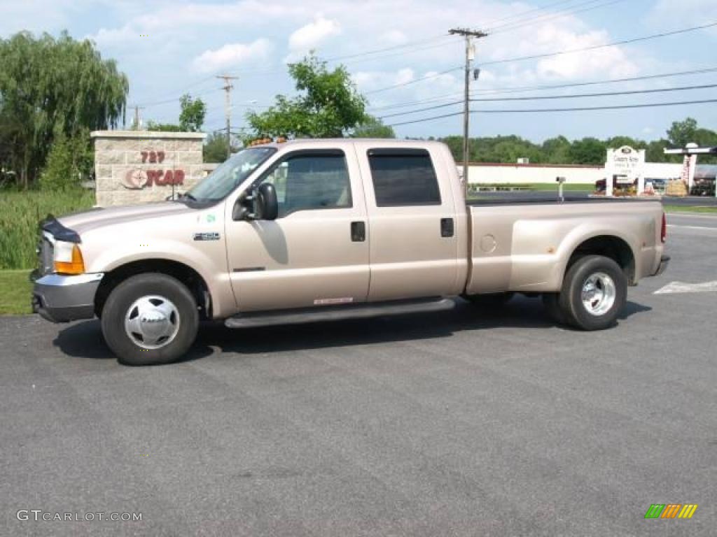 Pueblo Gold Metallic Ford F350 Super Duty