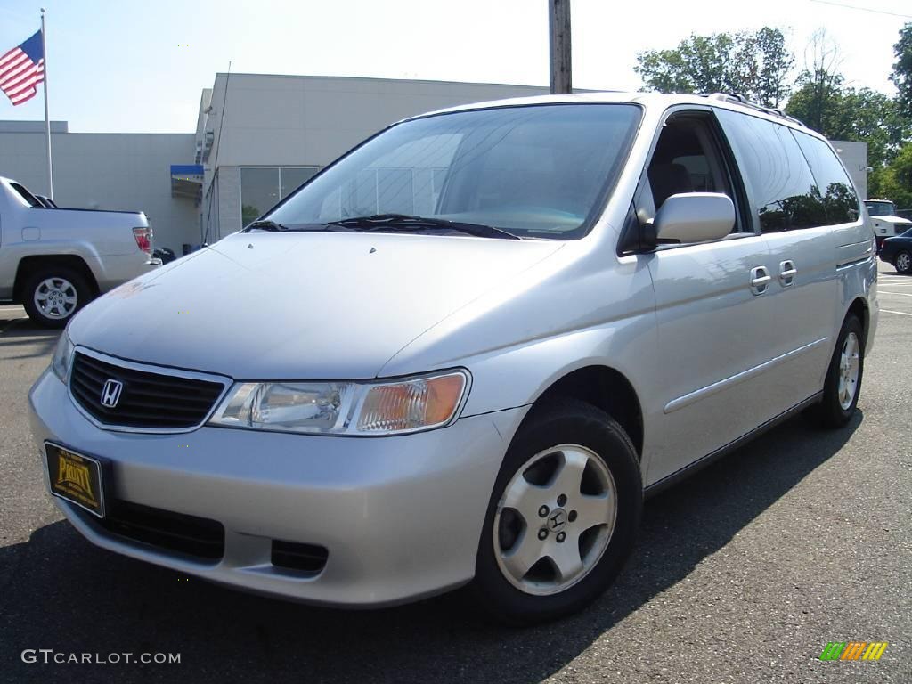 Starlight Silver Honda Odyssey