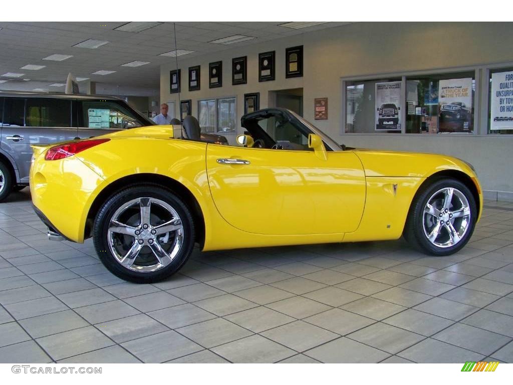 2007 Solstice Roadster - Mean Yellow / Ebony photo #7