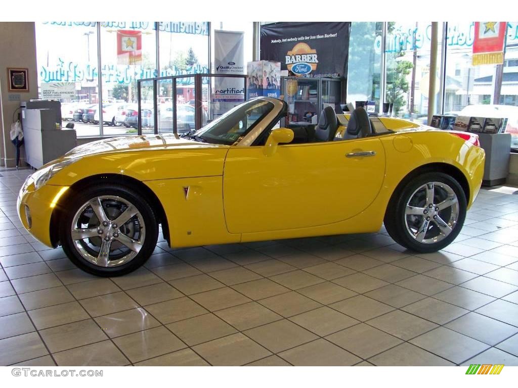 2007 Solstice Roadster - Mean Yellow / Ebony photo #12
