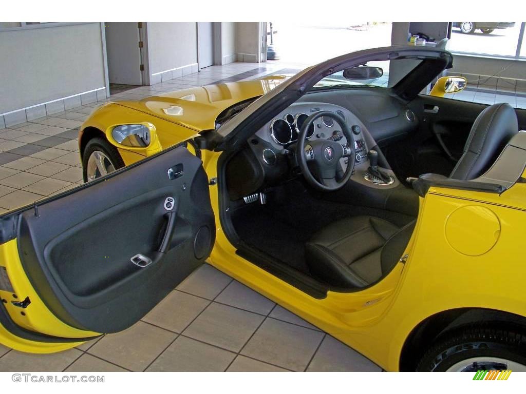 2007 Solstice Roadster - Mean Yellow / Ebony photo #17