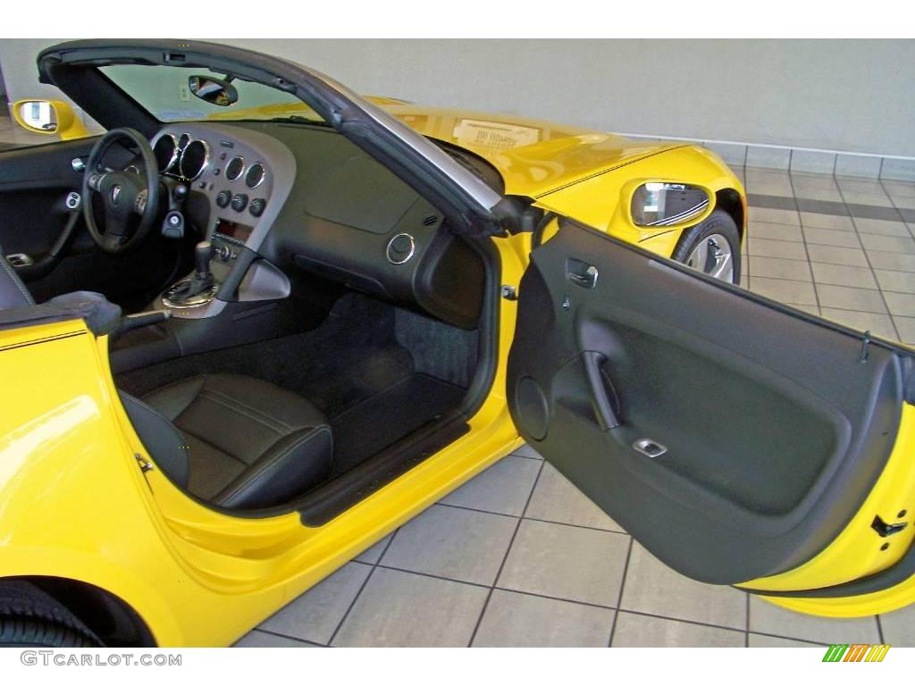 2007 Solstice Roadster - Mean Yellow / Ebony photo #21