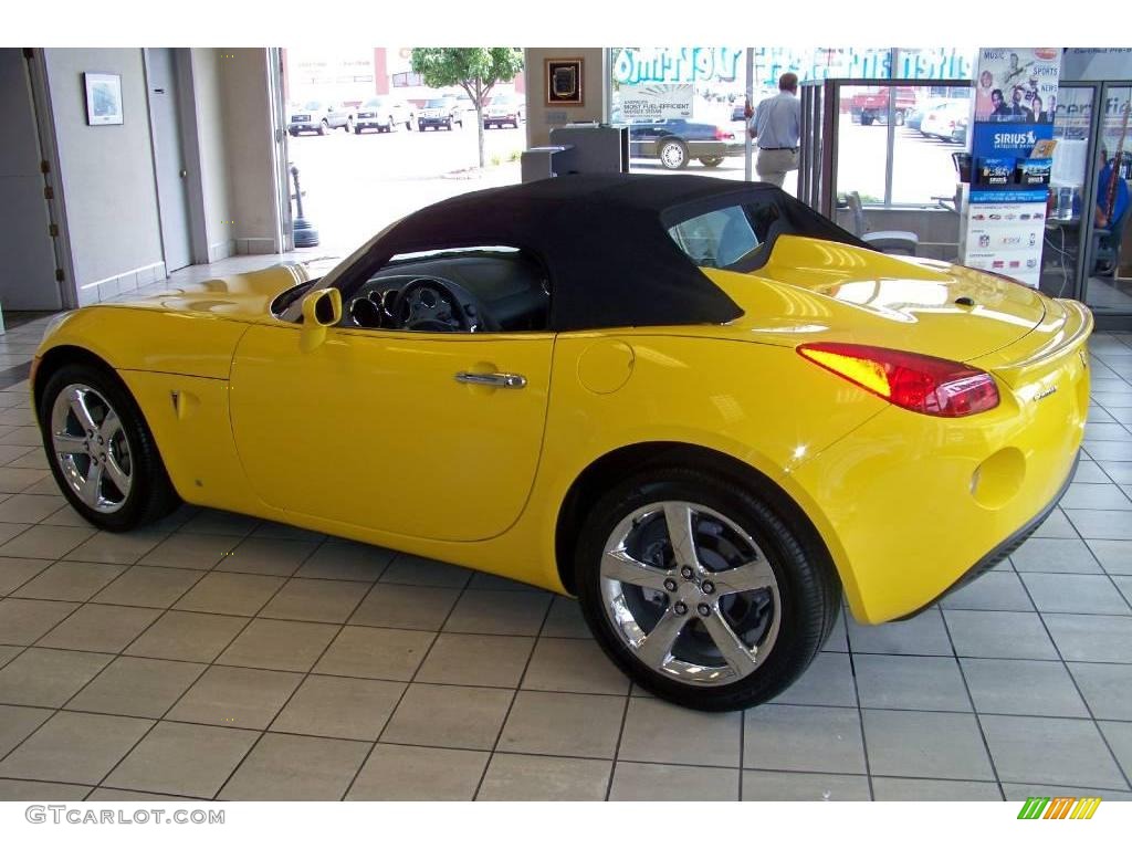 2007 Solstice Roadster - Mean Yellow / Ebony photo #31