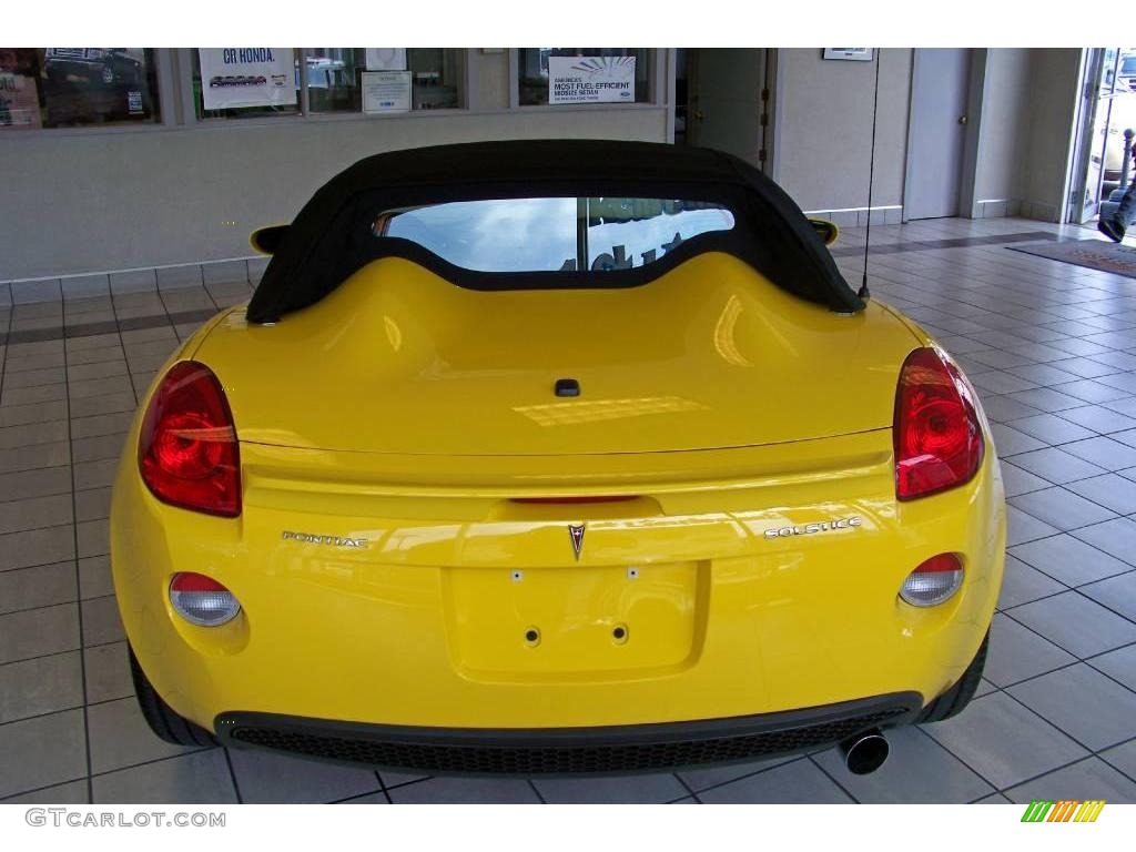 2007 Solstice Roadster - Mean Yellow / Ebony photo #32