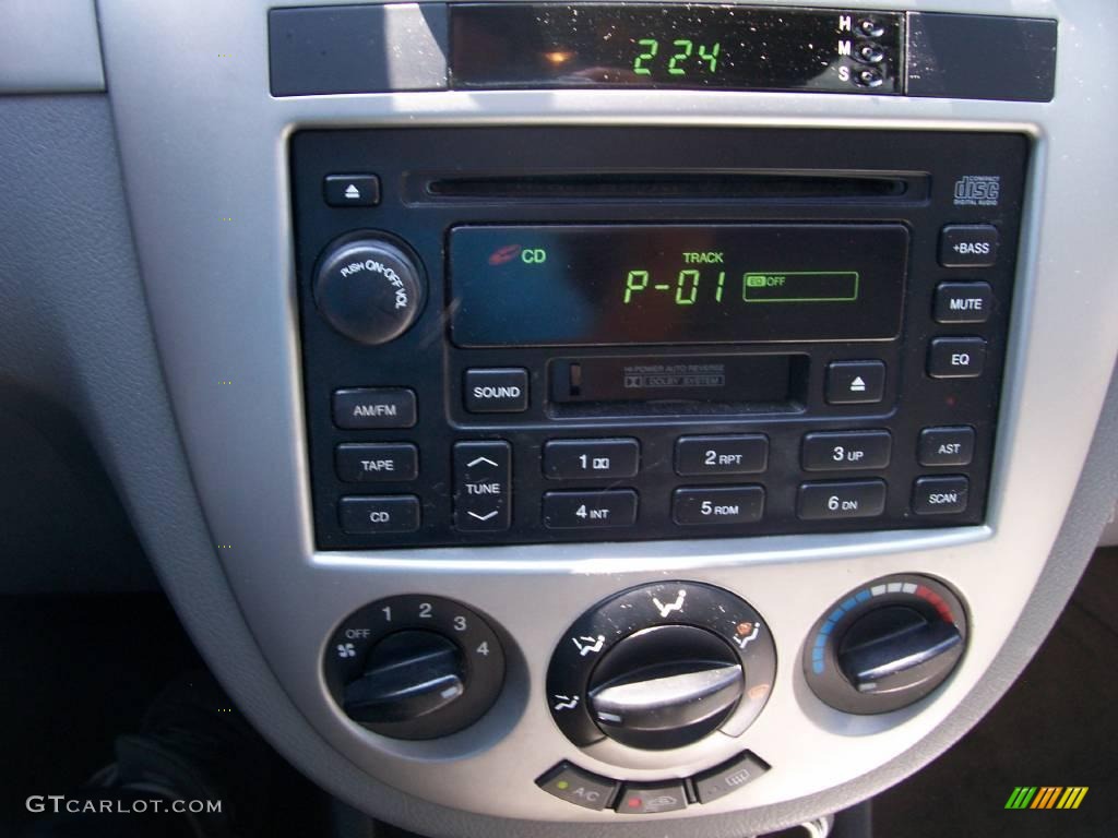 2004 Forenza LX - Fusion Red Metallic / Gray photo #4