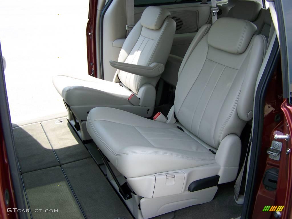 2007 Town & Country Touring - Cognac Crystal Pearl / Dark Khaki/Light Graystone photo #8