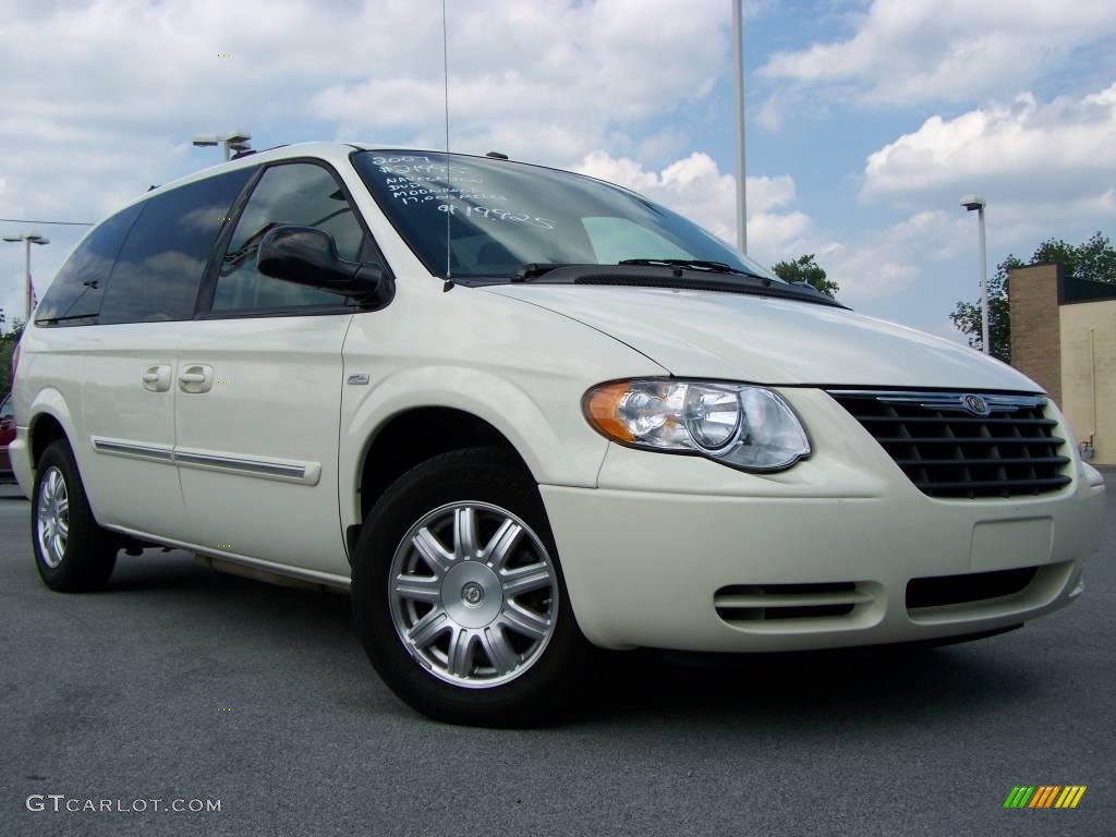 2007 Town & Country Touring - Cool Vanilla White / Dark Khaki/Light Graystone photo #1