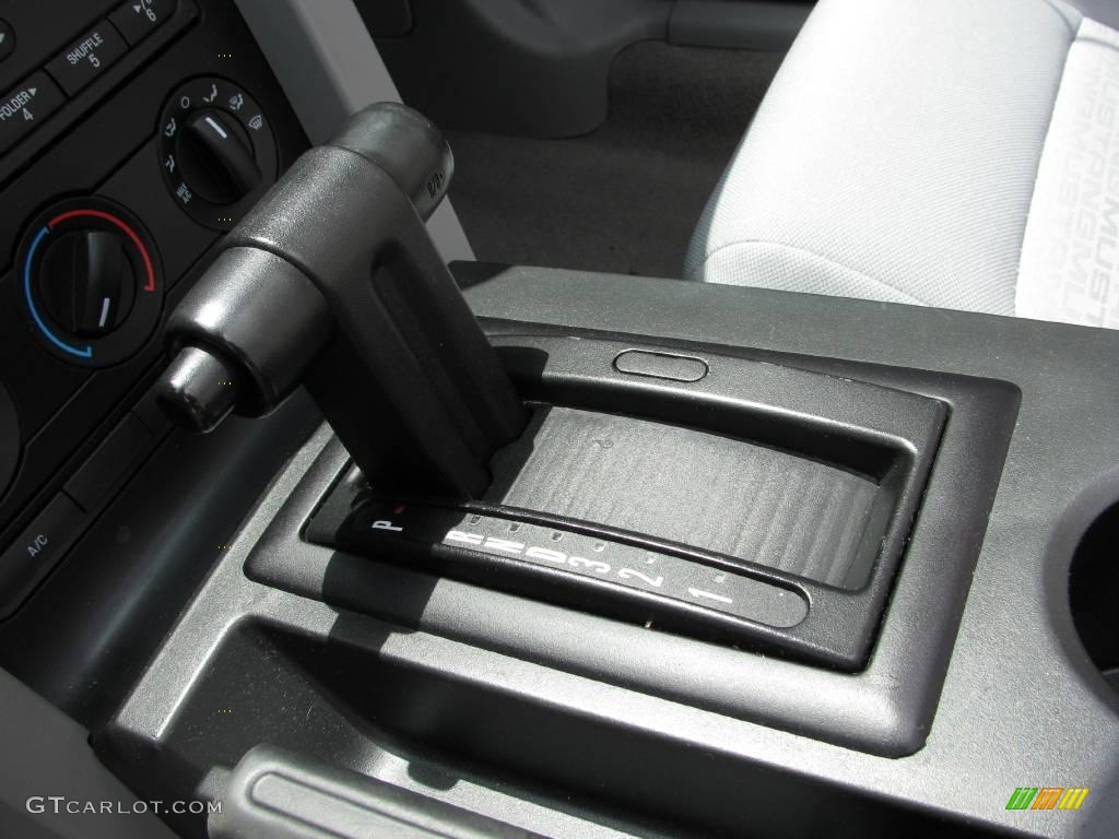 2007 Mustang V6 Deluxe Convertible - Performance White / Light Graphite photo #10