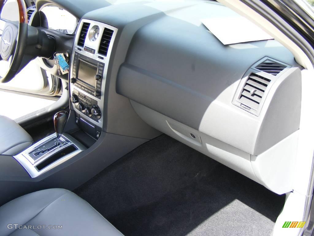 2005 300 C HEMI - Brilliant Black Crystal Pearl / Dark Slate Gray/Medium Slate Gray photo #22