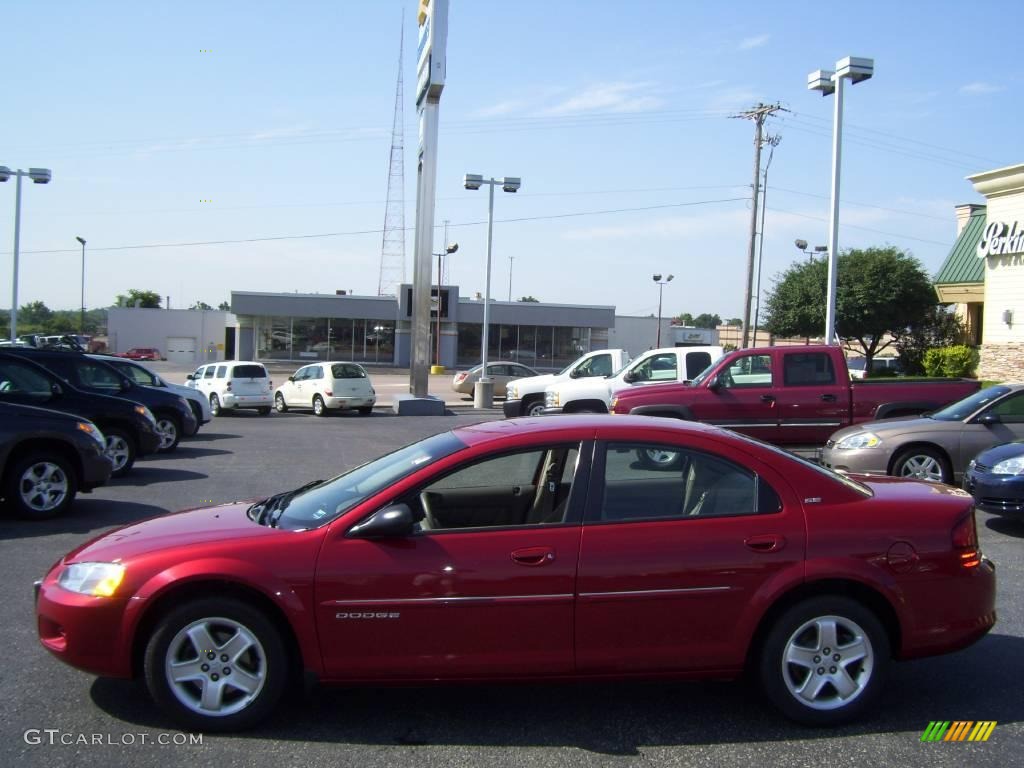 2001 Stratus SE Sedan - Inferno Red Tinted Pearl / Dark Slate Gray photo #2